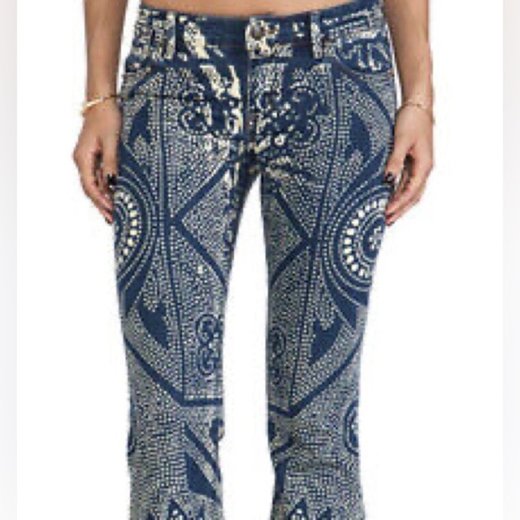 FREE PEOPLE Bohemian Blue and White Flare Pants Low‎ Mid Rise Size 26 Festival - Picture 4 of 7